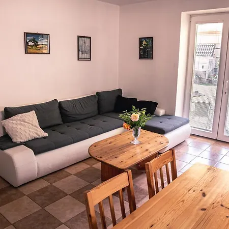 Apartment Red Pine