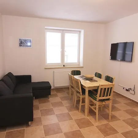 Red Pine Appartement *